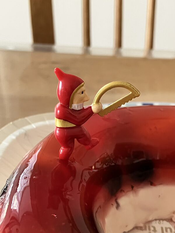 いちごゼリーに沼るサンタ